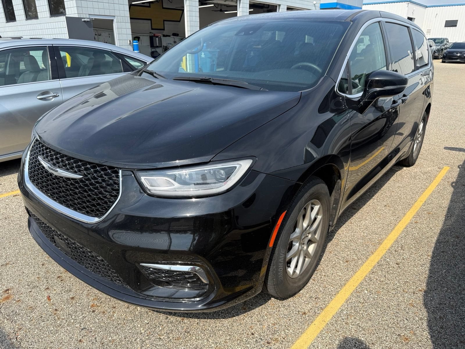 2025 Chrysler Pacifica Select