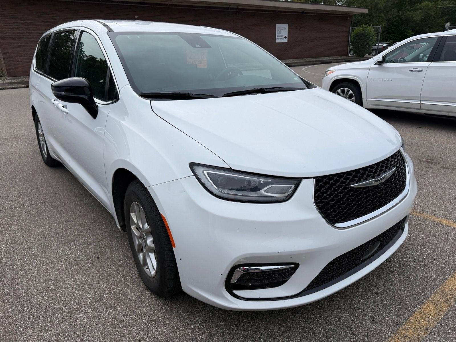 2025 Chrysler Pacifica Select