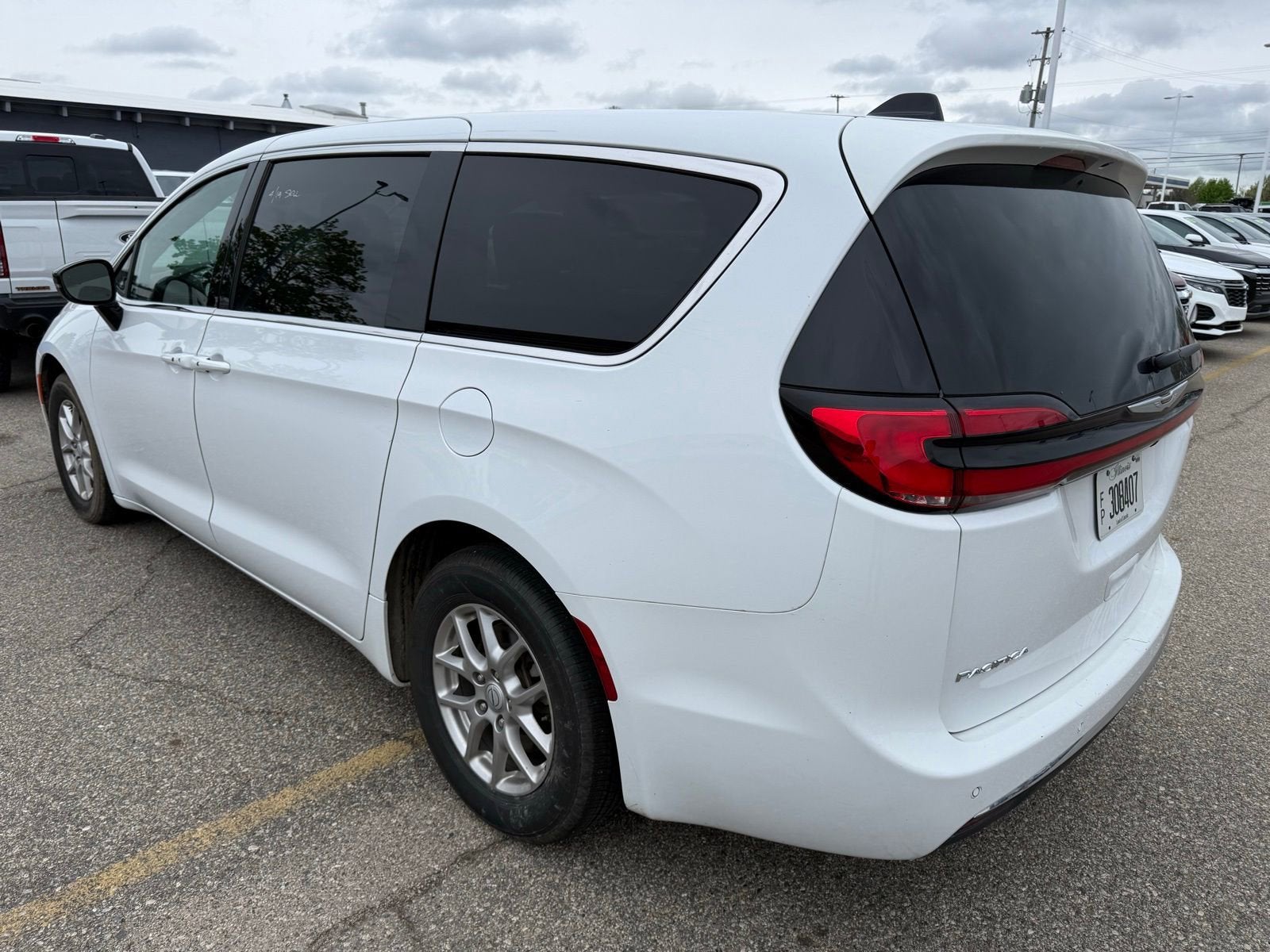 2025 Chrysler Pacifica Select