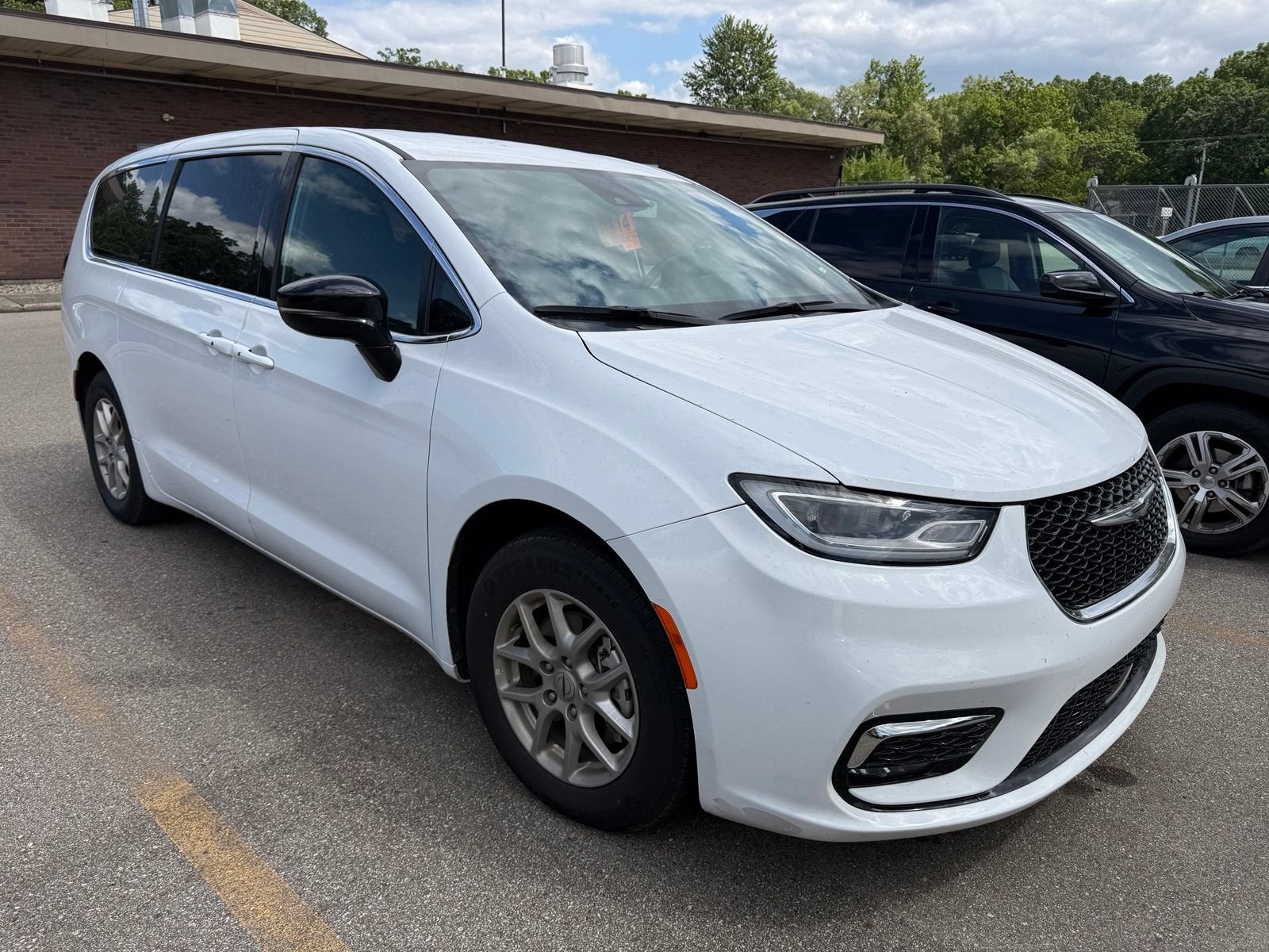 2025 Chrysler Pacifica Select