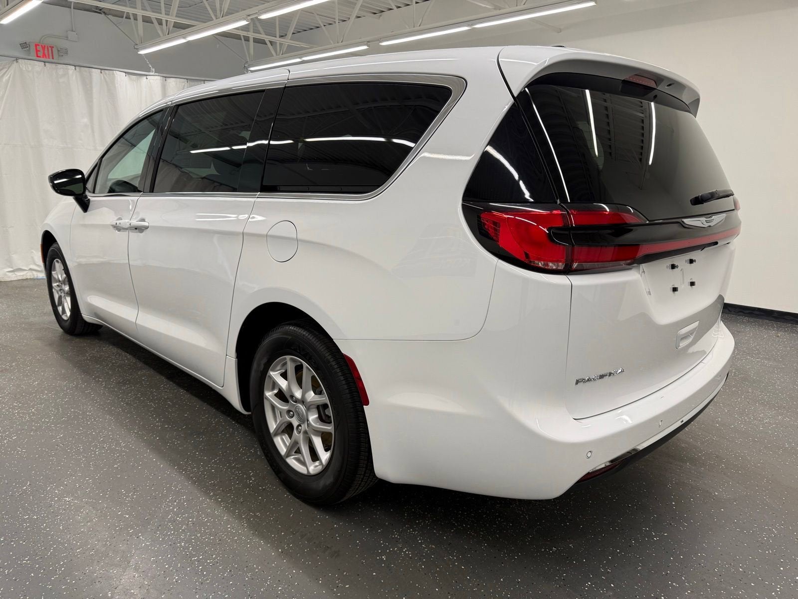 2025 Chrysler Pacifica Select