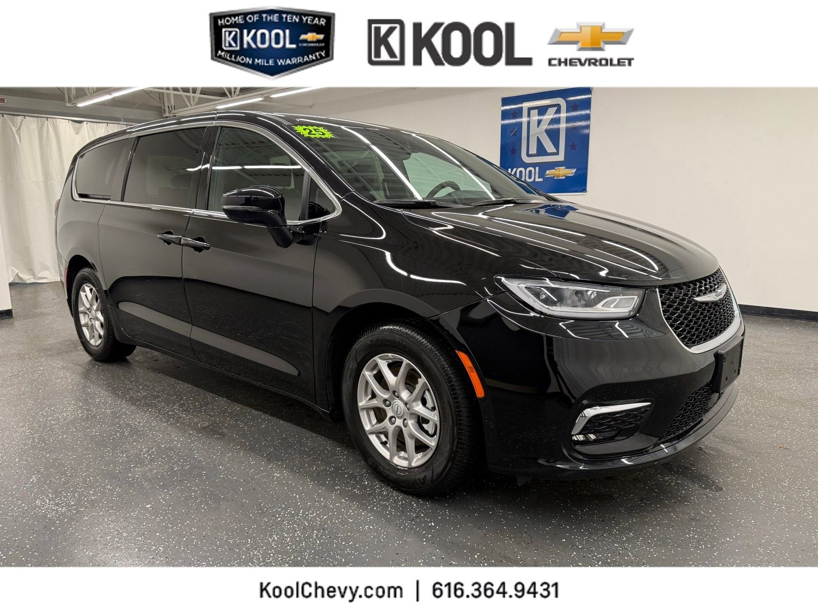 2025 Chrysler Pacifica Select