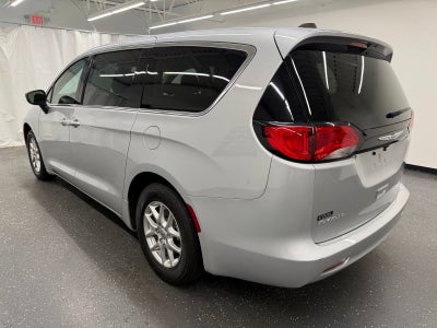 2024 Chrysler Voyager LX