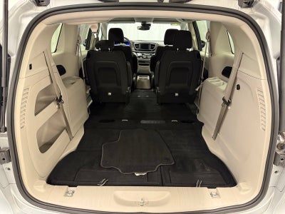 2024 Chrysler Voyager LX