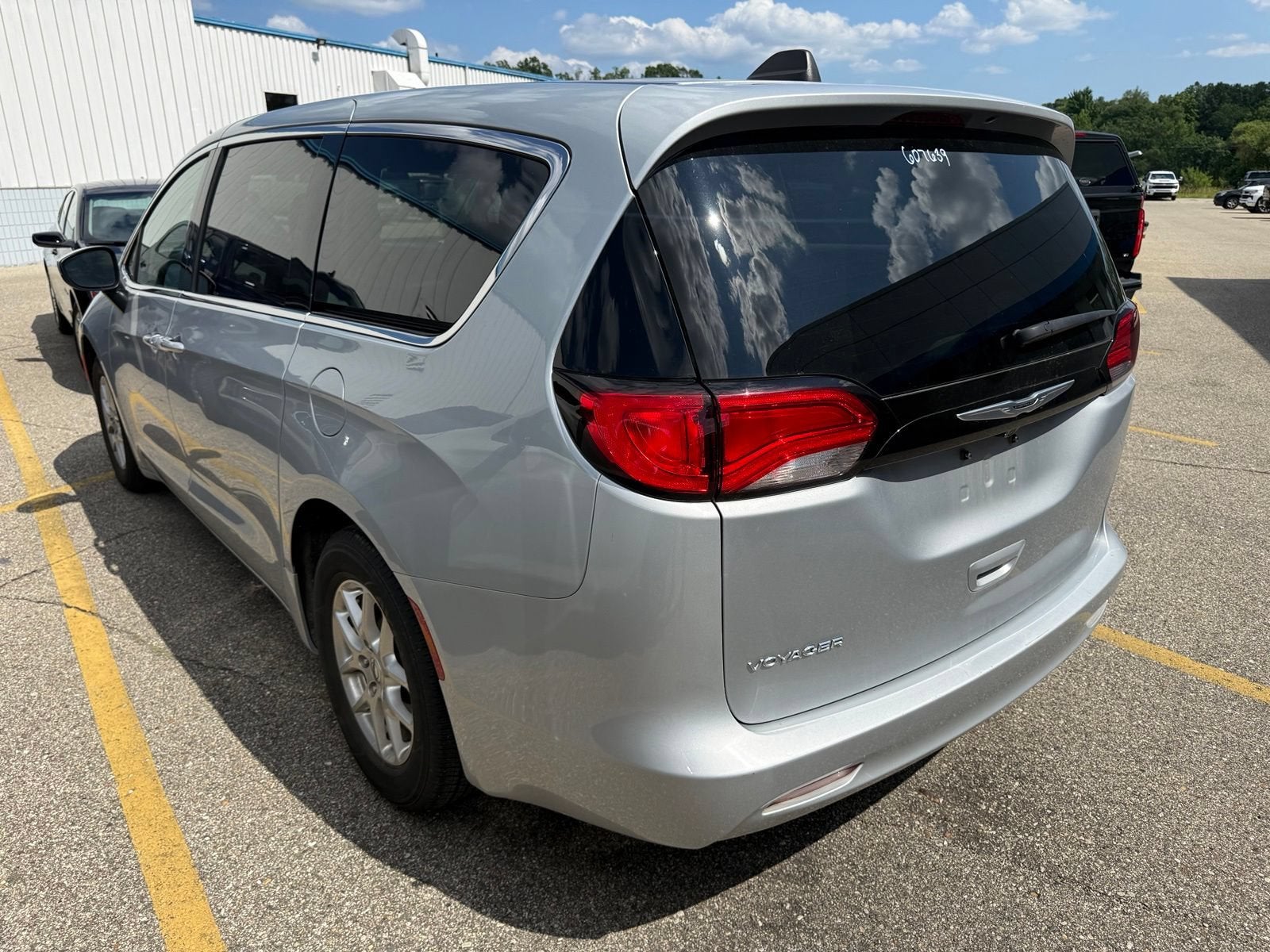2023 Chrysler Voyager LX