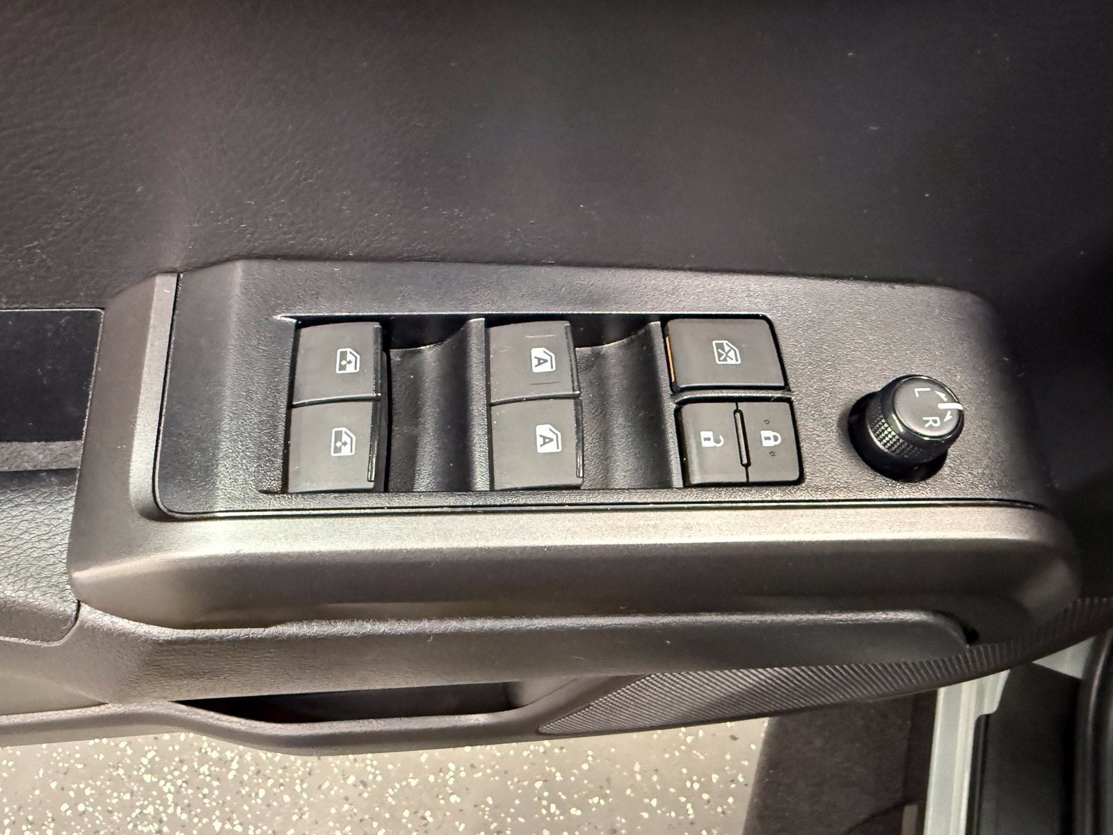 2022 Toyota Tacoma 4WD SR