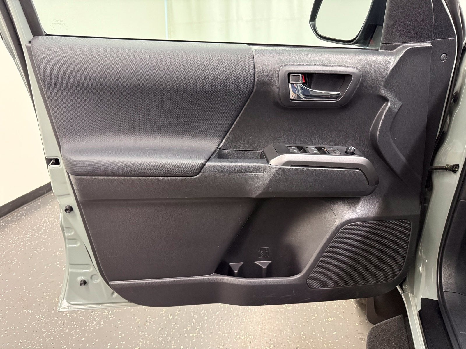 2022 Toyota Tacoma 4WD SR