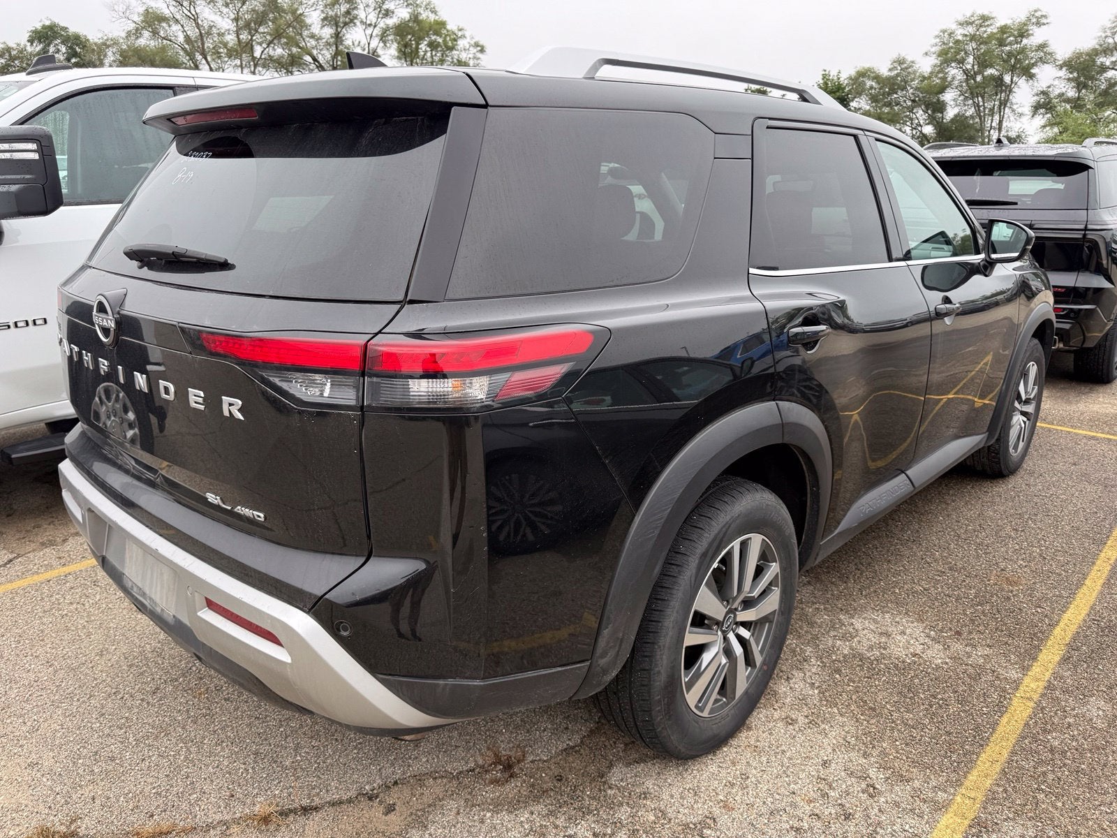 2025 Nissan Pathfinder SL