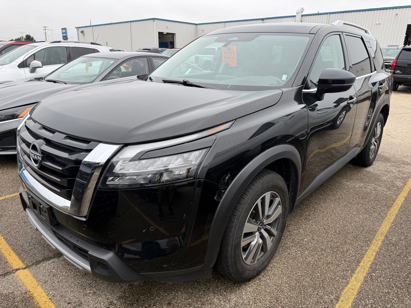 2025 Nissan Pathfinder SL
