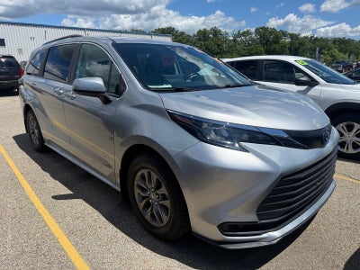 2024 Toyota Sienna LE