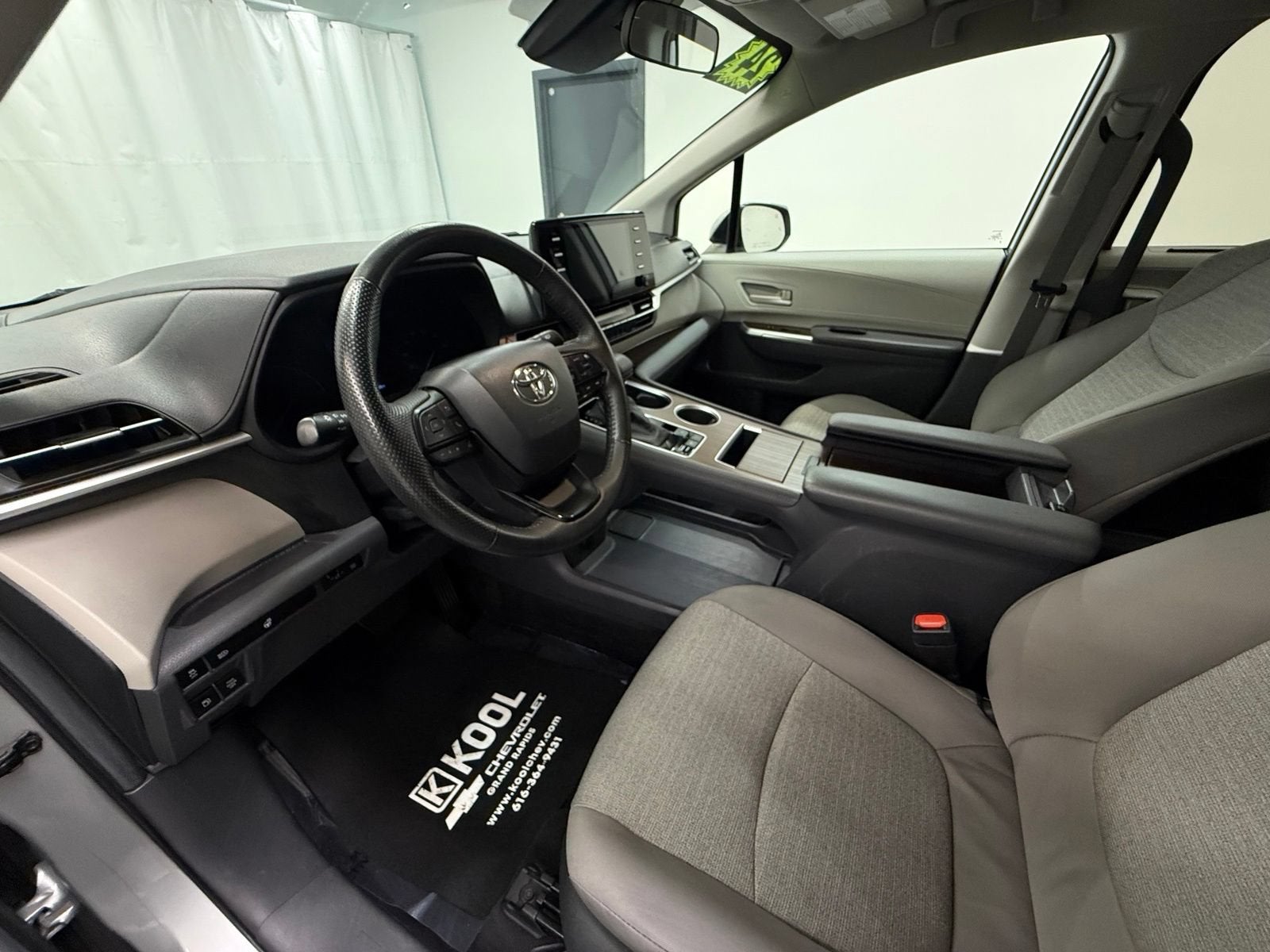 2024 Toyota Sienna LE