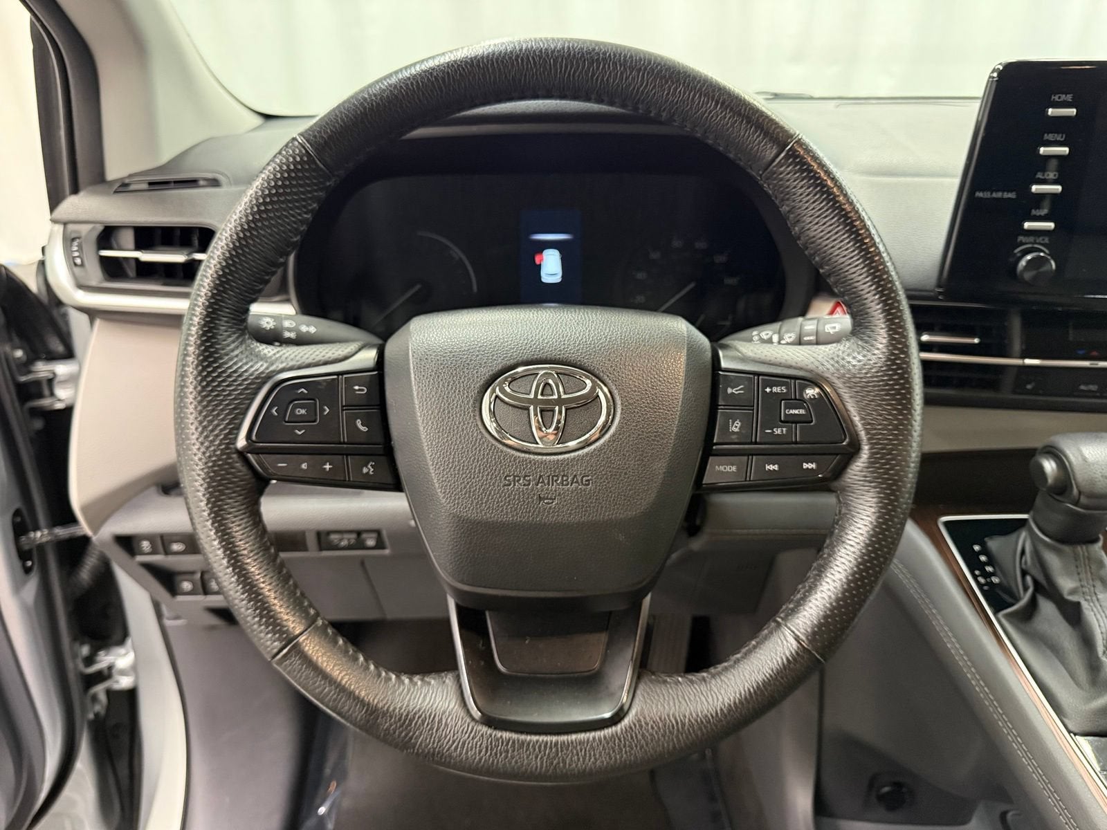 2024 Toyota Sienna LE