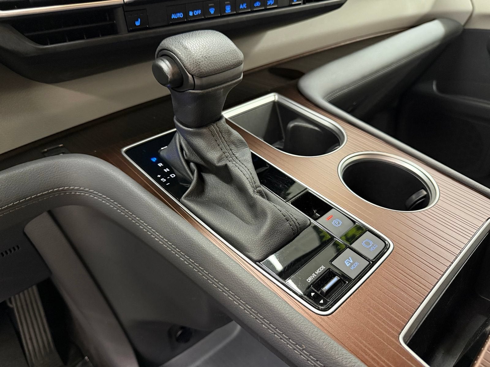 2024 Toyota Sienna LE