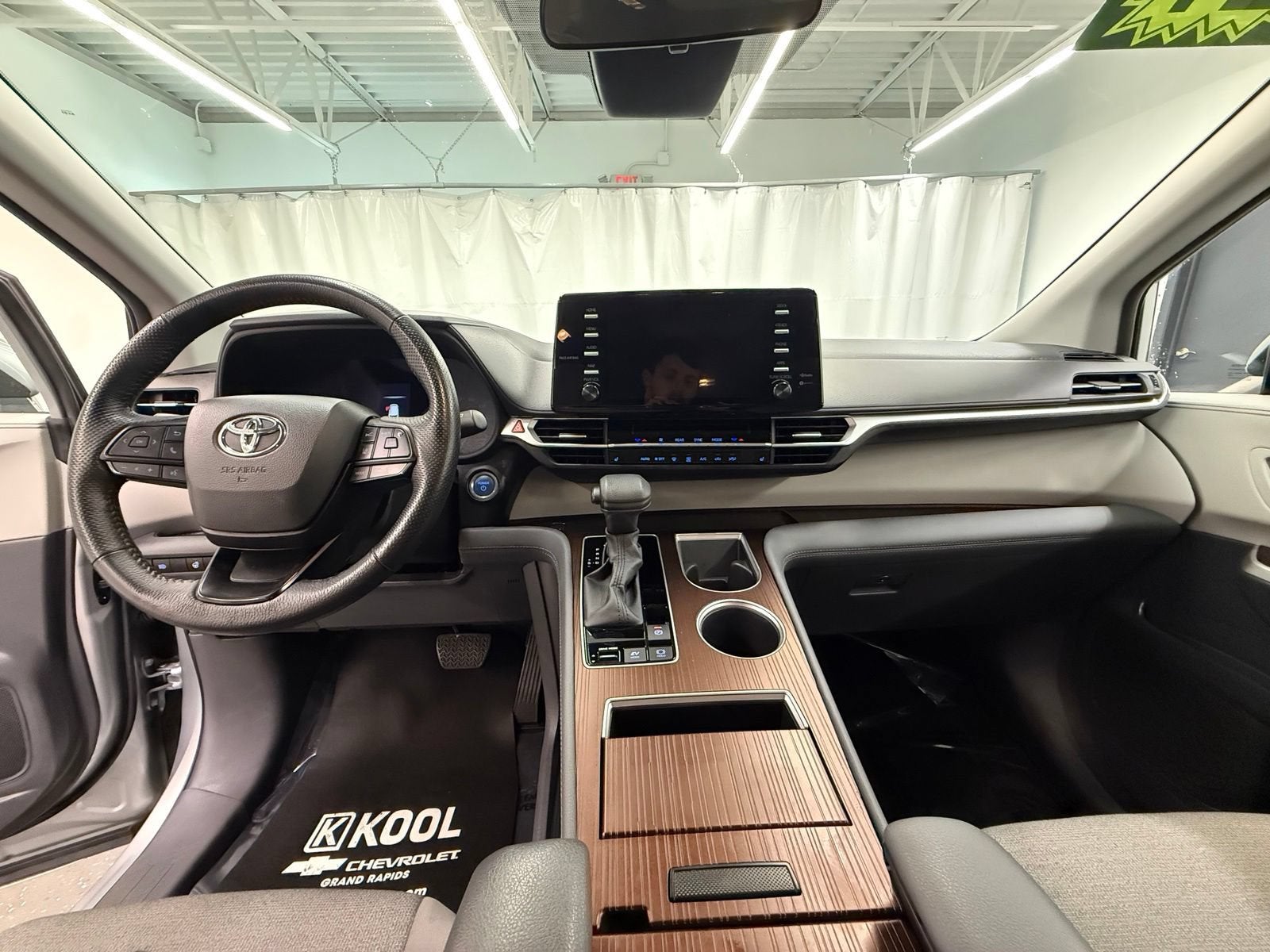 2024 Toyota Sienna LE