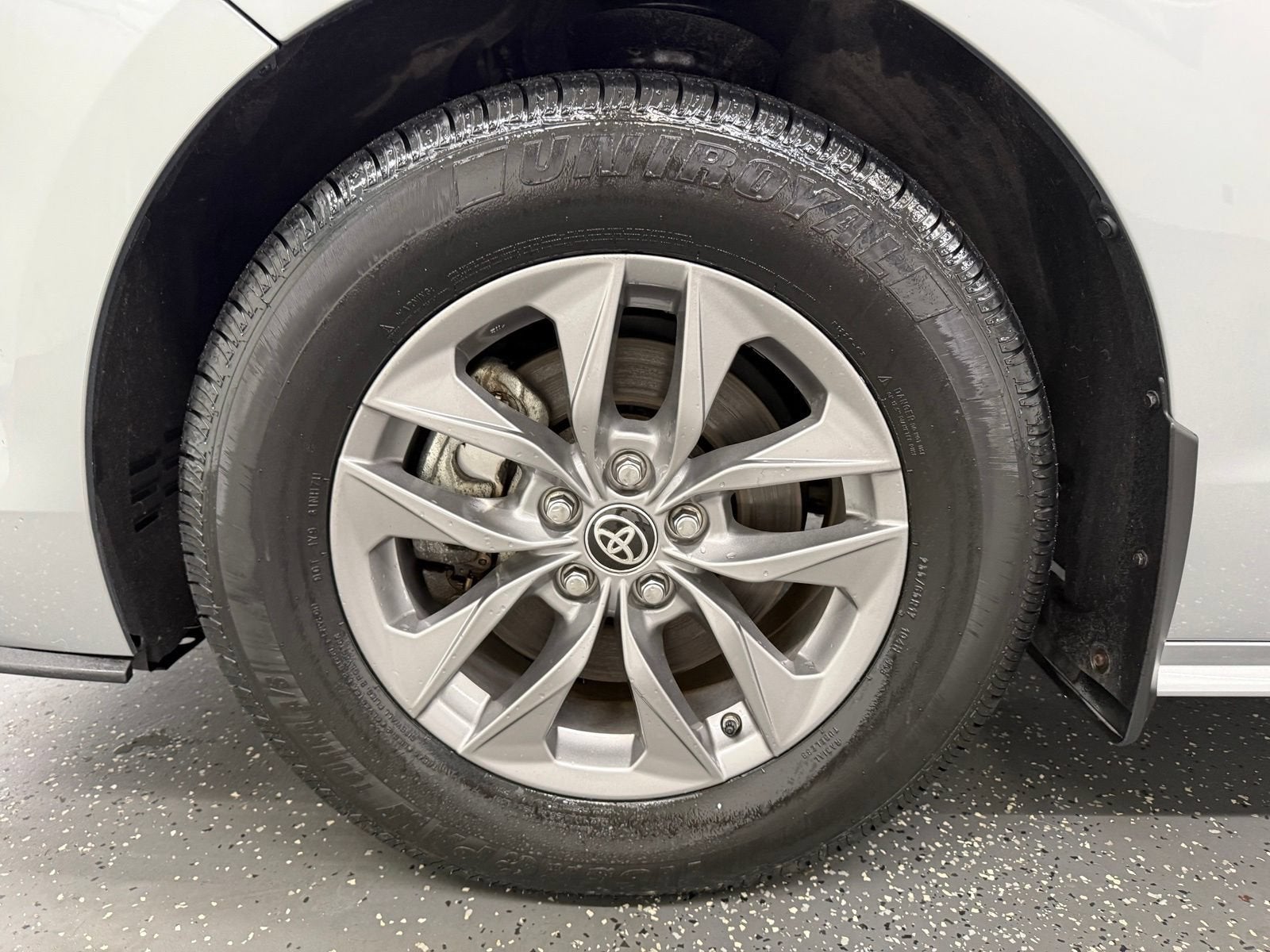 2024 Toyota Sienna LE