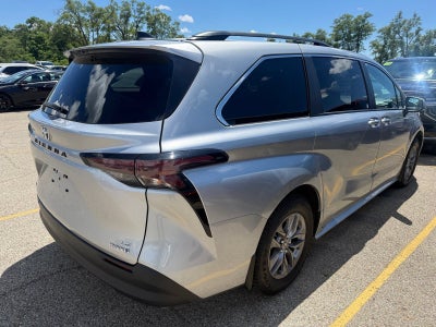 2024 Toyota Sienna LE