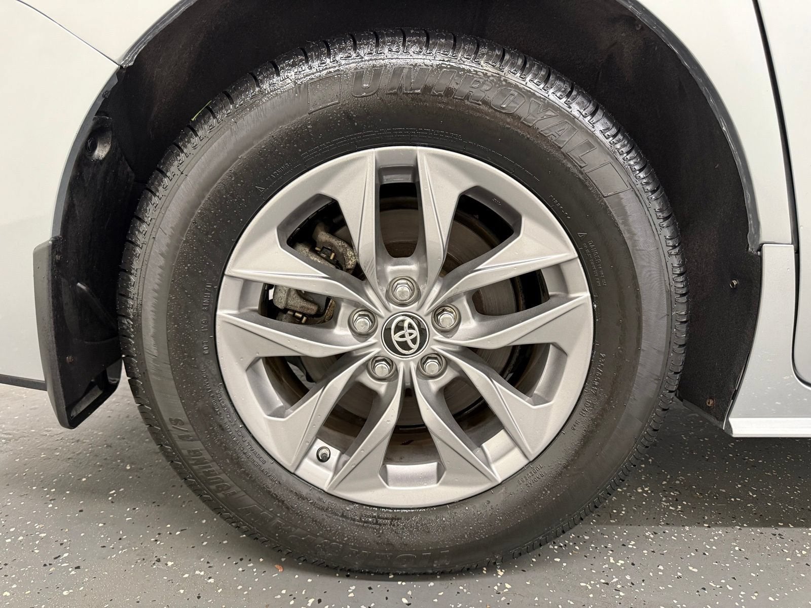 2024 Toyota Sienna LE