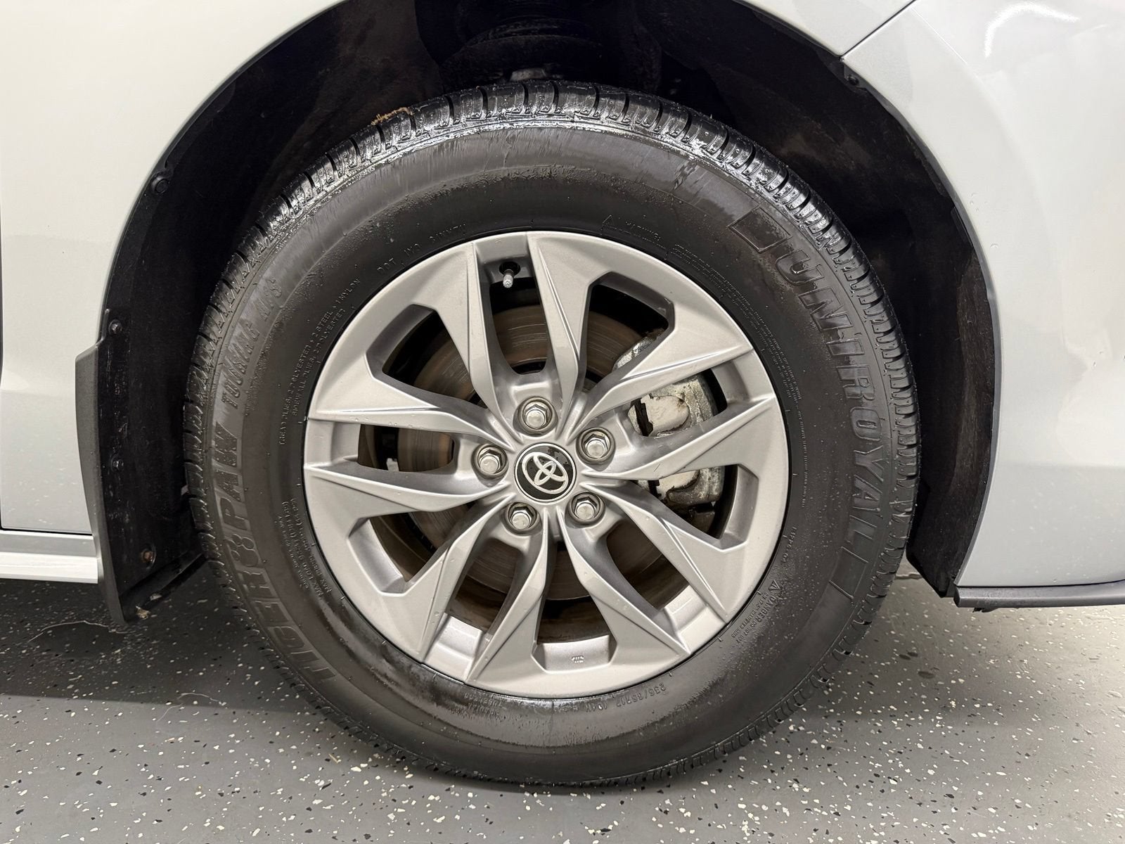 2024 Toyota Sienna LE