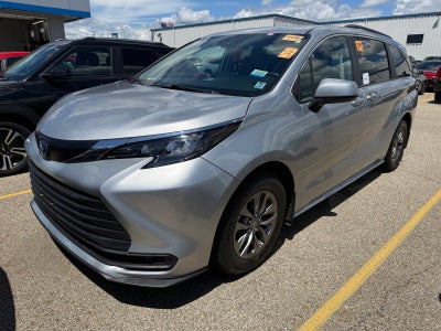 2024 Toyota Sienna LE