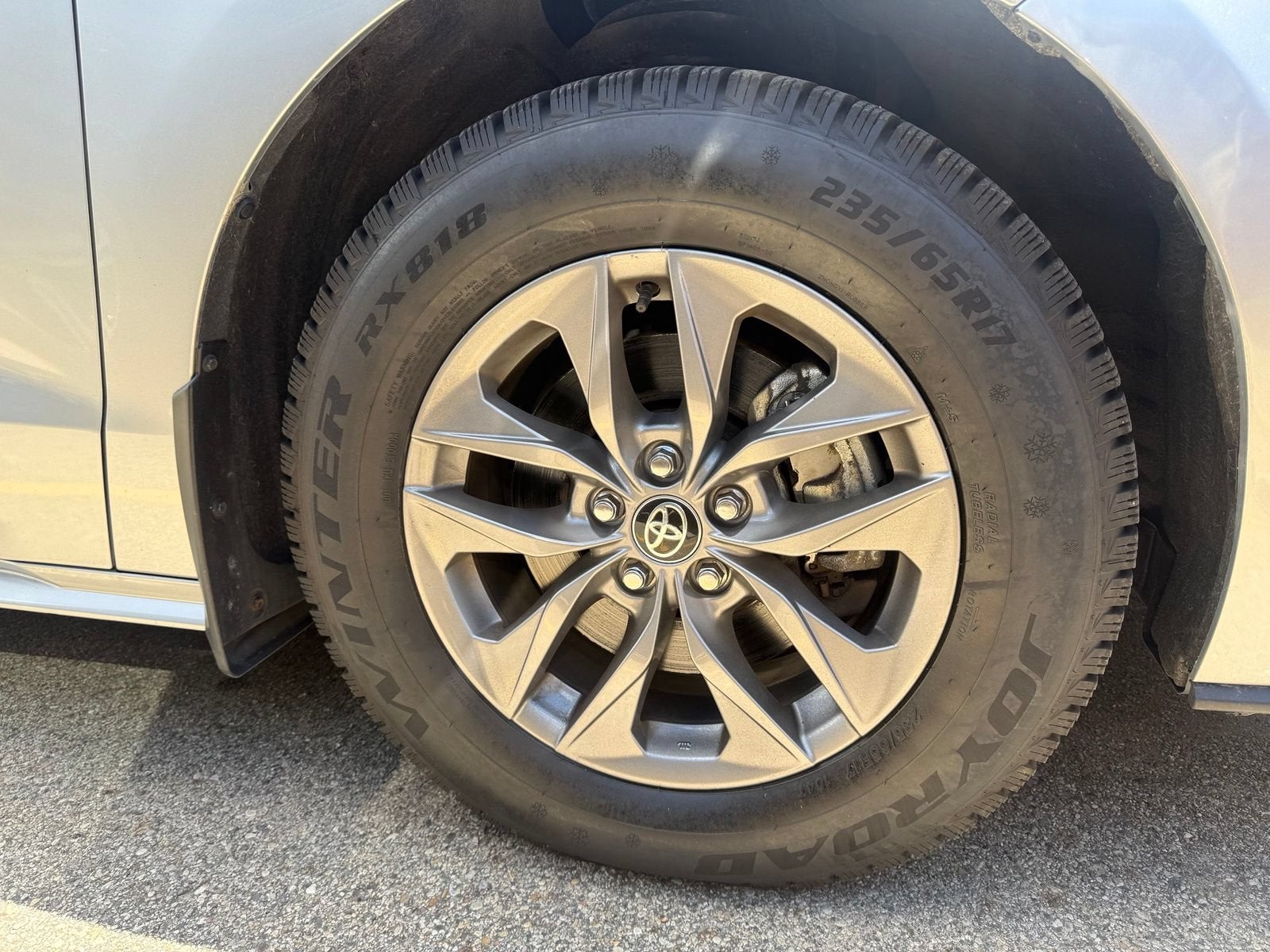 2024 Toyota Sienna LE