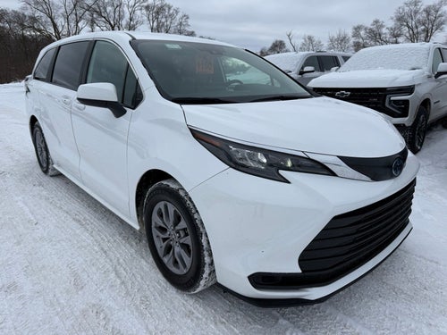 2025 Toyota Sienna LE