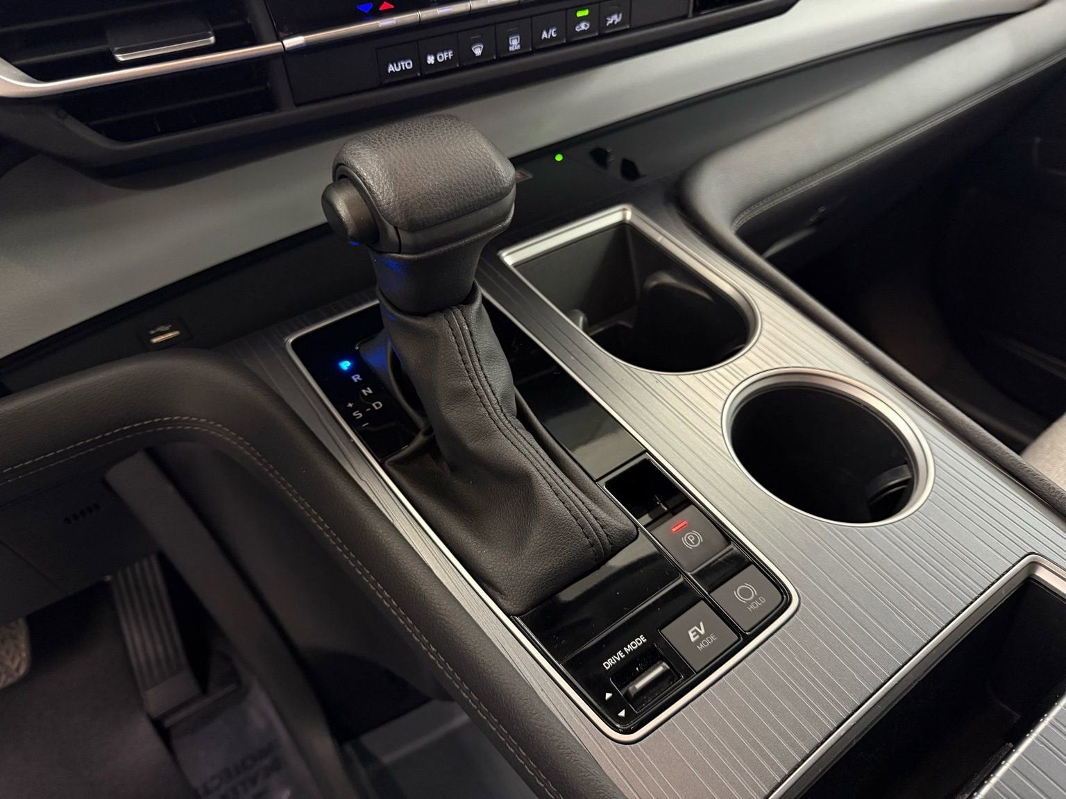 2025 Toyota Sienna LE