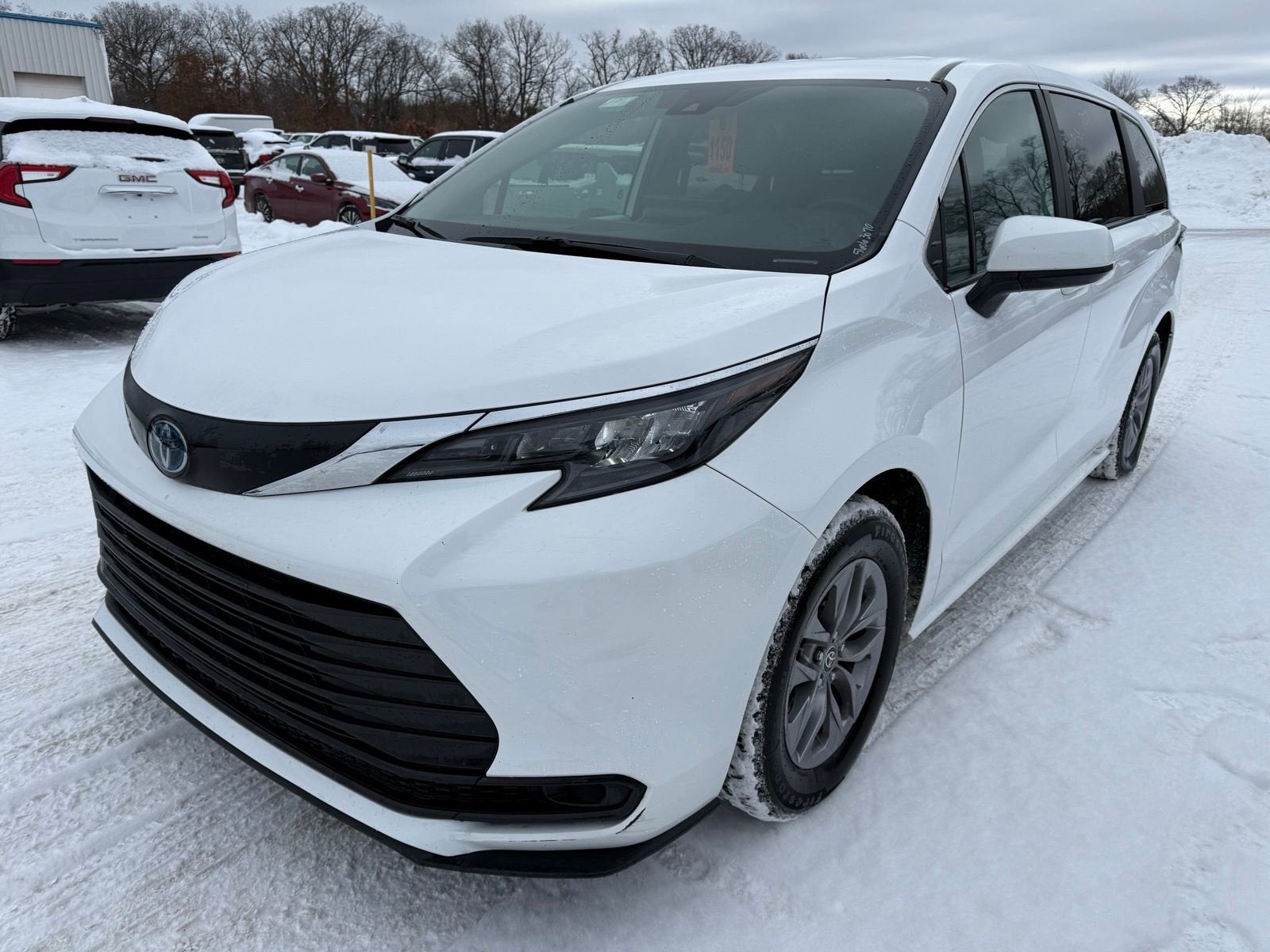 2025 Toyota Sienna LE