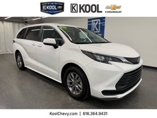 2025 Toyota Sienna LE