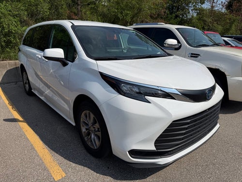 2025 Toyota Sienna LE