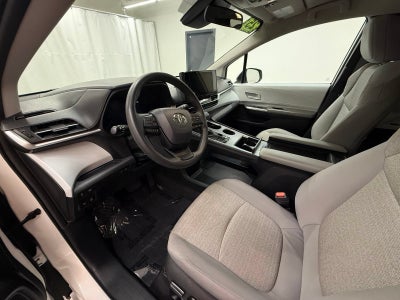 2025 Toyota Sienna LE
