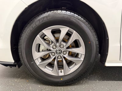 2025 Toyota Sienna LE