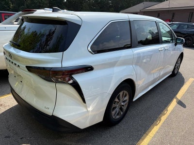 2025 Toyota Sienna LE