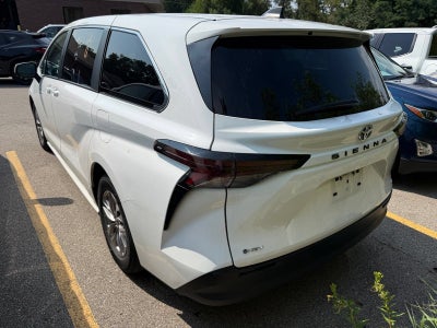 2025 Toyota Sienna LE
