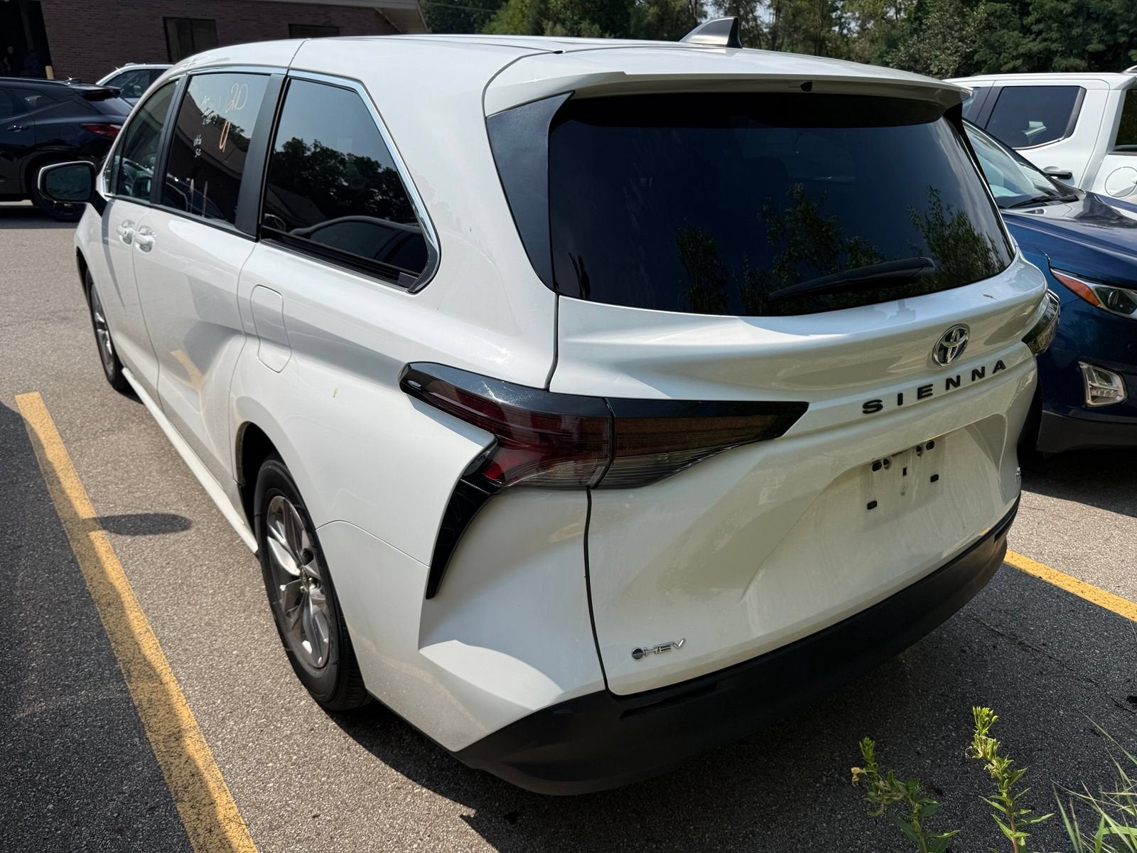2025 Toyota Sienna LE