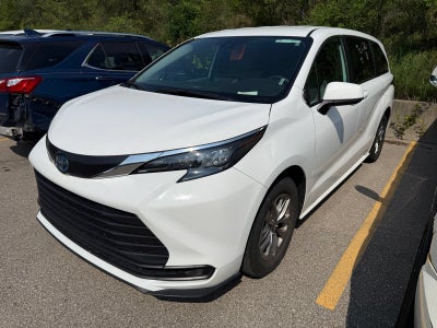2025 Toyota Sienna LE