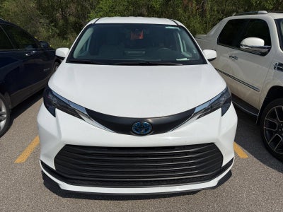 2025 Toyota Sienna LE