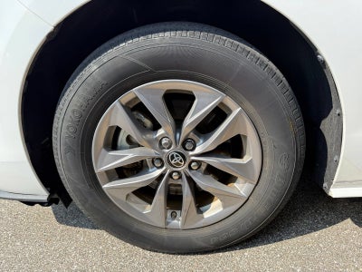 2025 Toyota Sienna LE