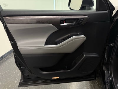2022 Toyota Highlander Hybrid Limited