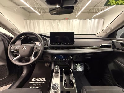 2025 Mitsubishi Outlander SE
