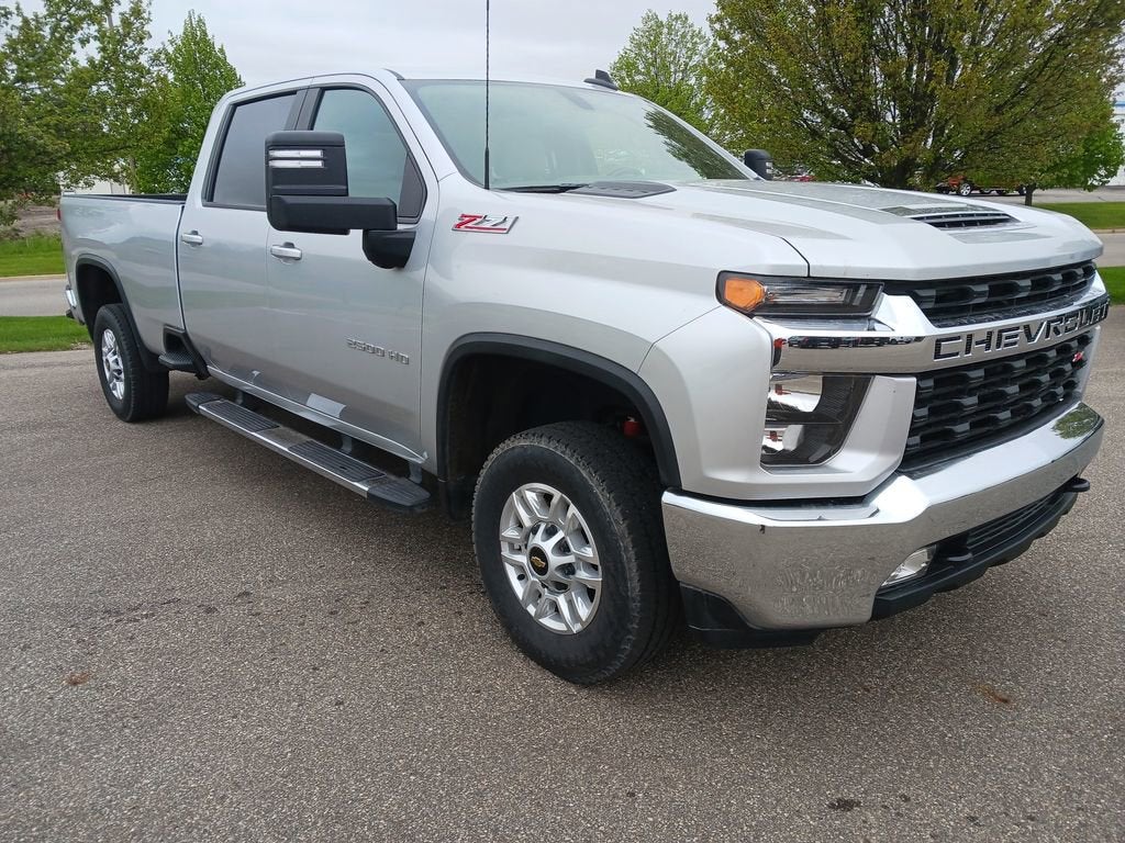 2022 Chevrolet Silverado HD LT 4WD Crew Cab Standard Box's photo