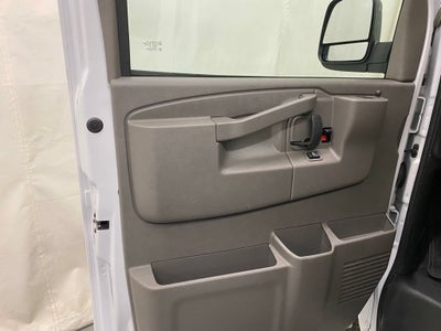 2025 GMC Savana Passenger LT
