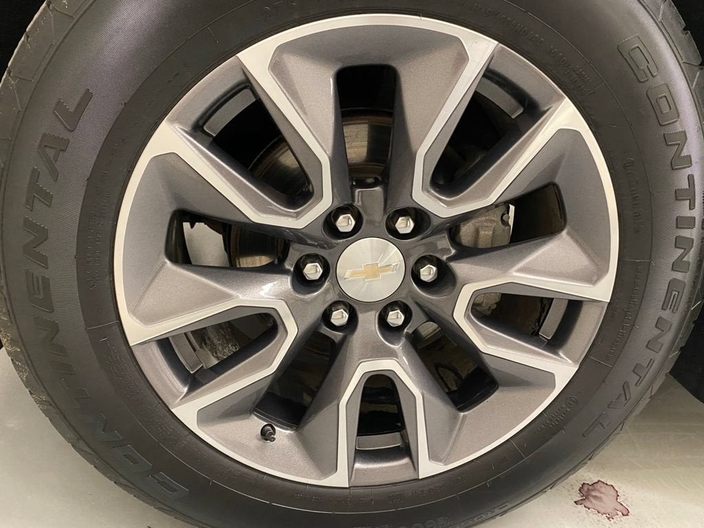 2023 Chevrolet Suburban LS