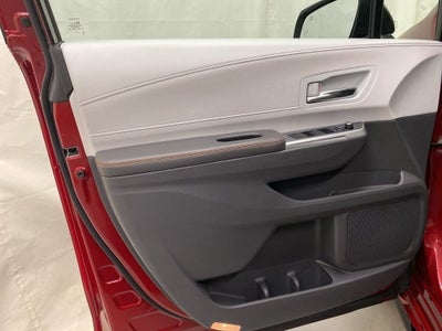 2022 Toyota Sienna LE