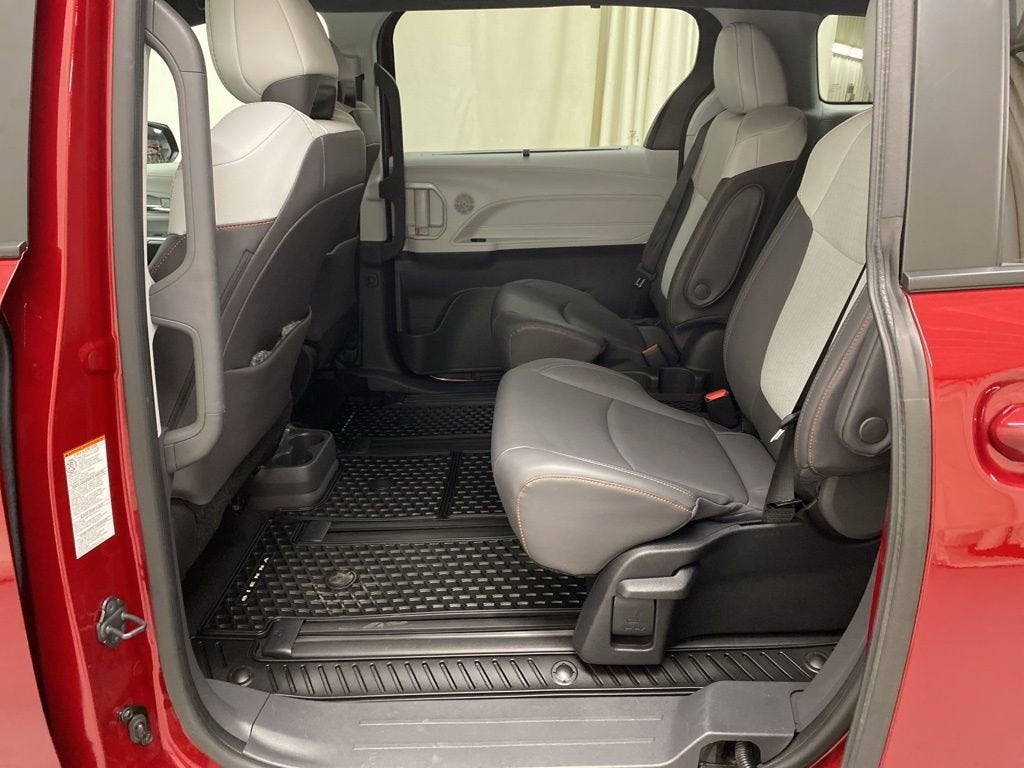 2022 Toyota Sienna LE