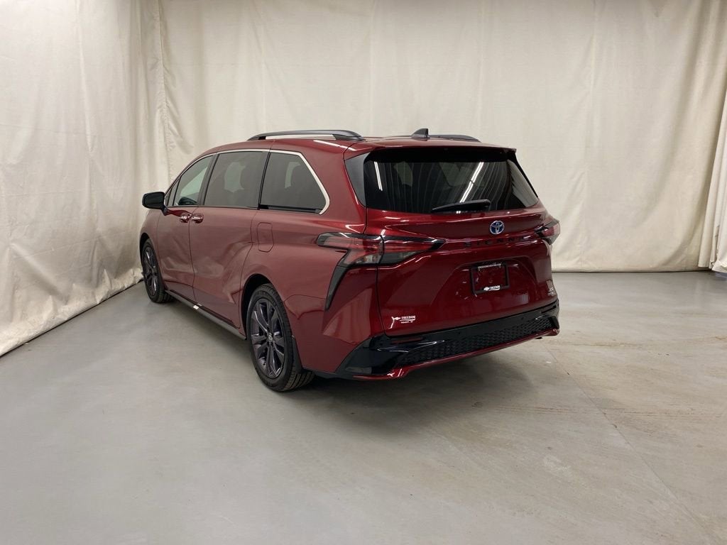 2022 Toyota Sienna LE