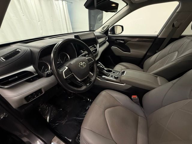 2022 Toyota Highlander Platinum