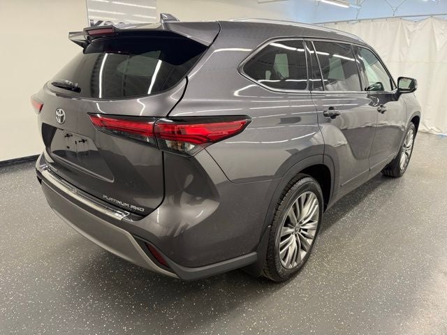 2022 Toyota Highlander Platinum