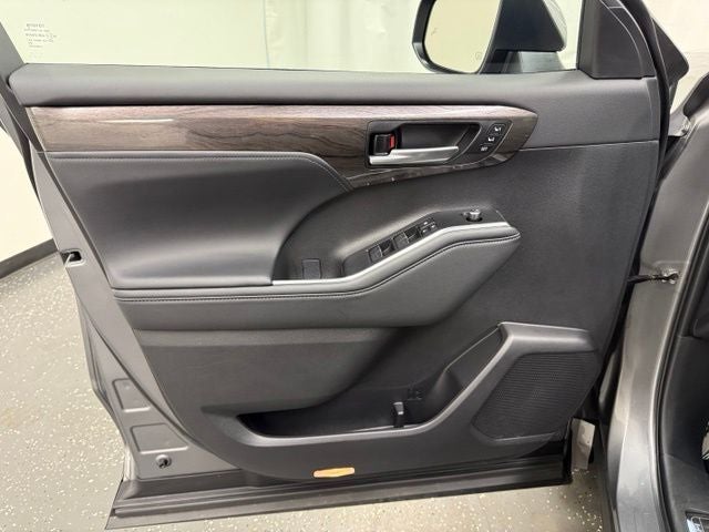 2025 Toyota Highlander Platinum