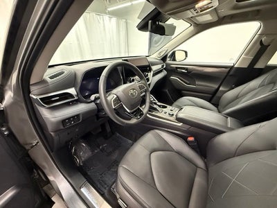 2025 Toyota Highlander Platinum