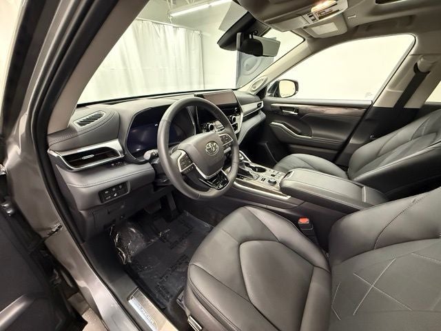 2025 Toyota Highlander Platinum
